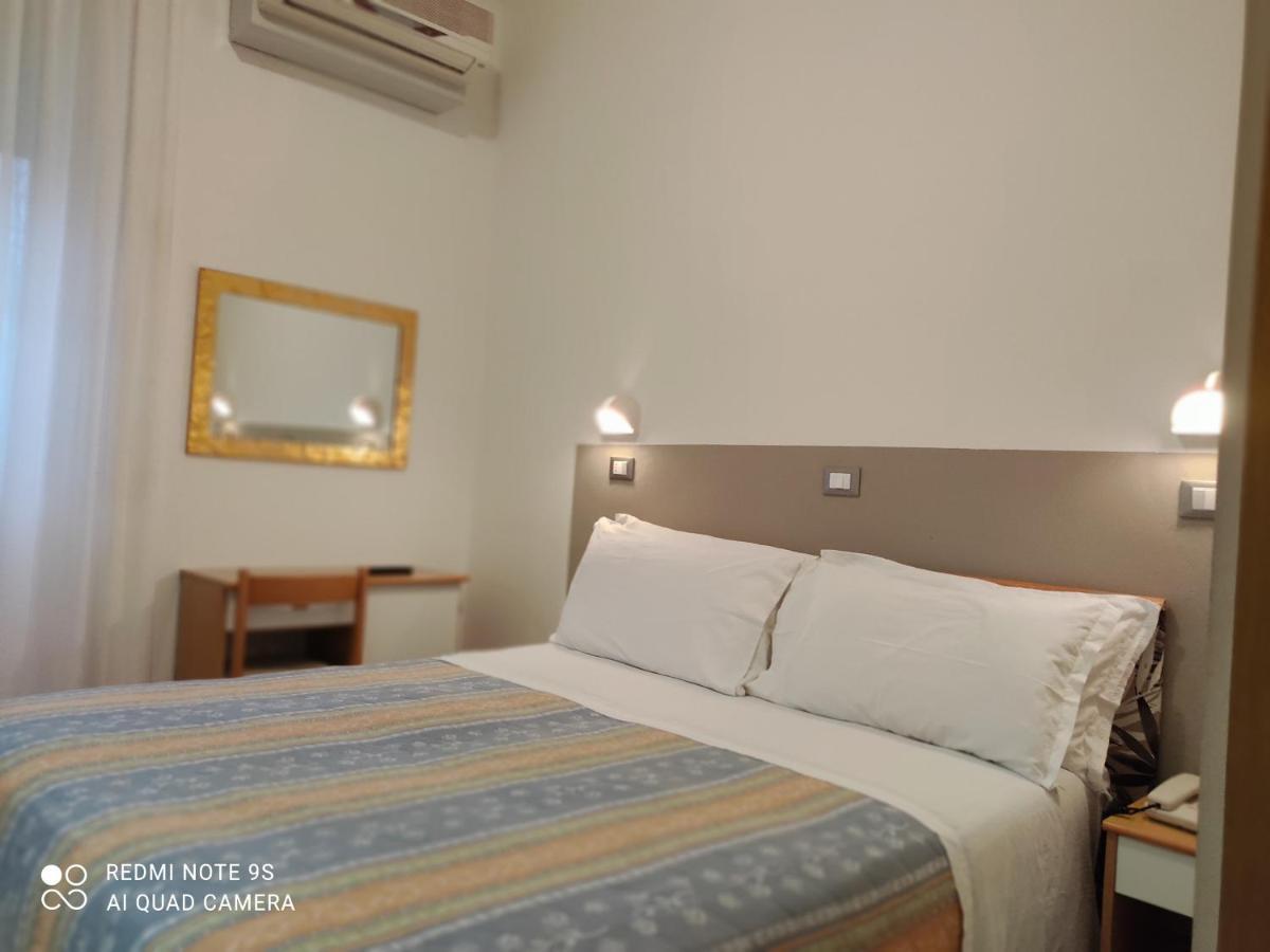 Kristalex Pet Family Hotel Cesenatico Esterno foto