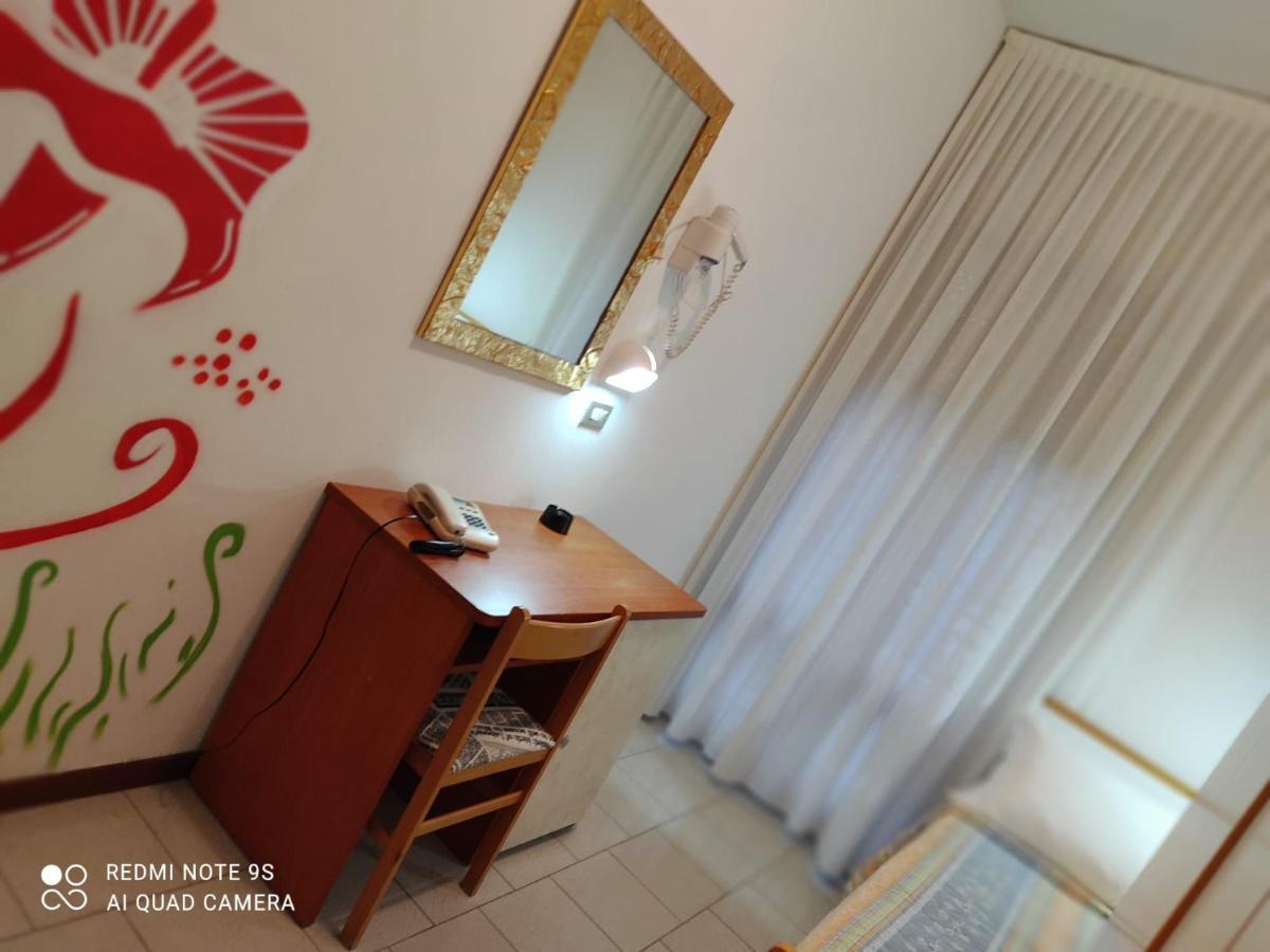 Kristalex Pet Family Hotel Cesenatico Esterno foto