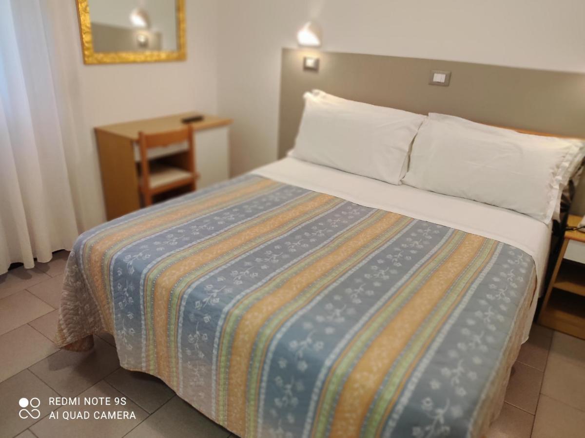 Kristalex Pet Family Hotel Cesenatico Esterno foto