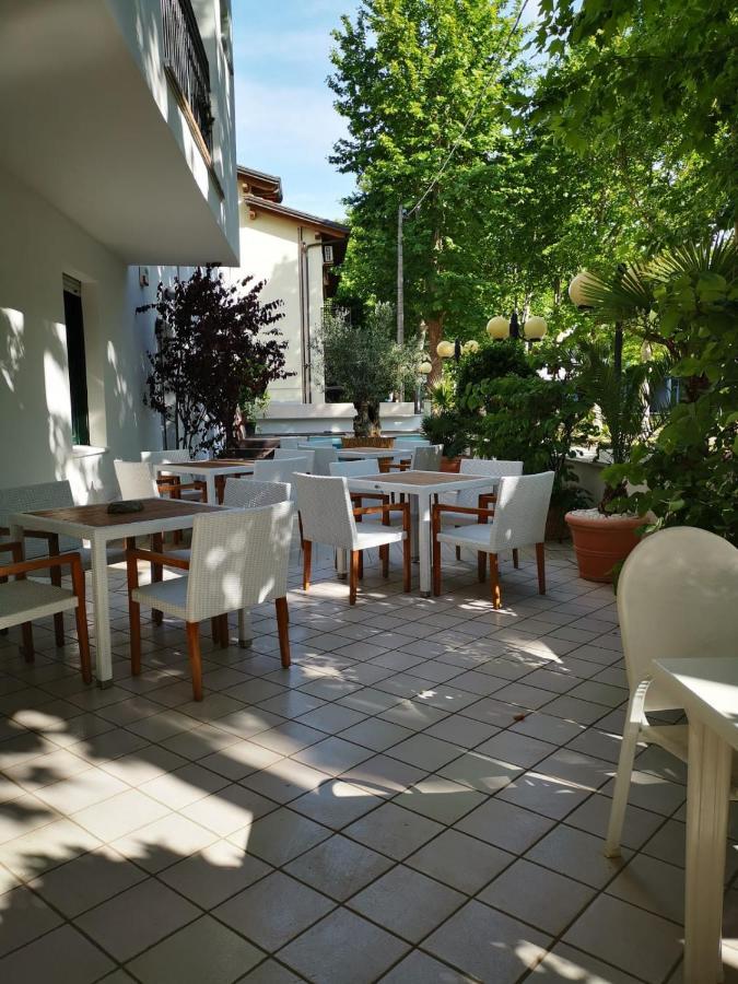 Kristalex Pet Family Hotel Cesenatico Esterno foto