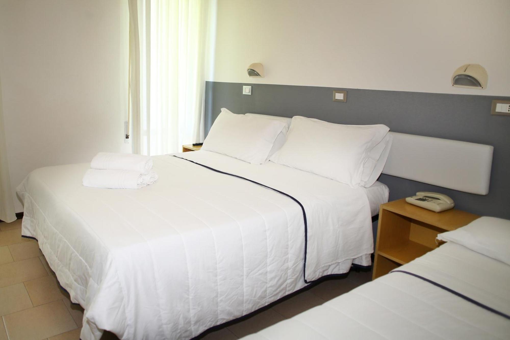Kristalex Pet Family Hotel Cesenatico Esterno foto