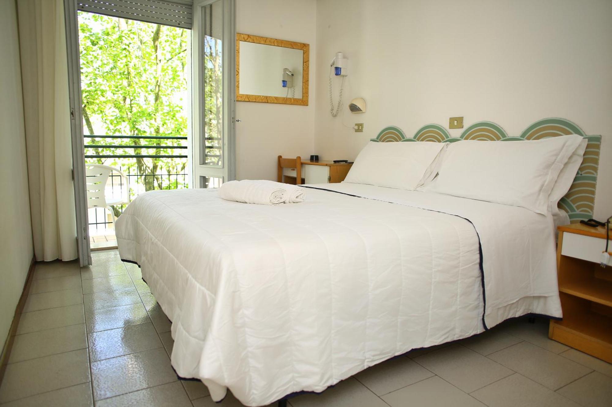 Kristalex Pet Family Hotel Cesenatico Esterno foto
