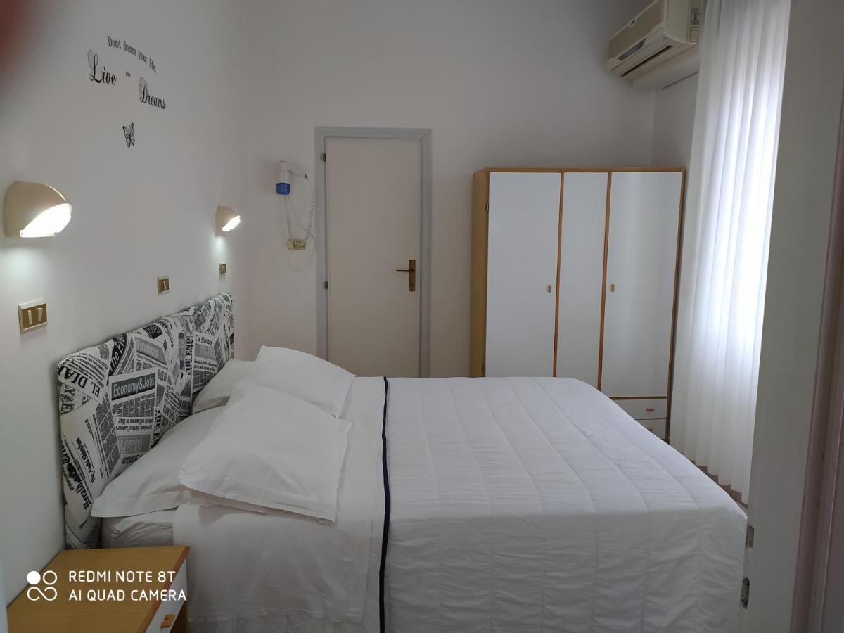 Kristalex Pet Family Hotel Cesenatico Esterno foto